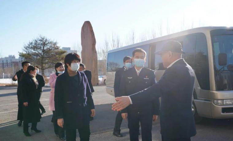 朝陽副市長、市公安局黨委書記、局長趙丕顯帶隊(duì)參觀冰河集團(tuán)